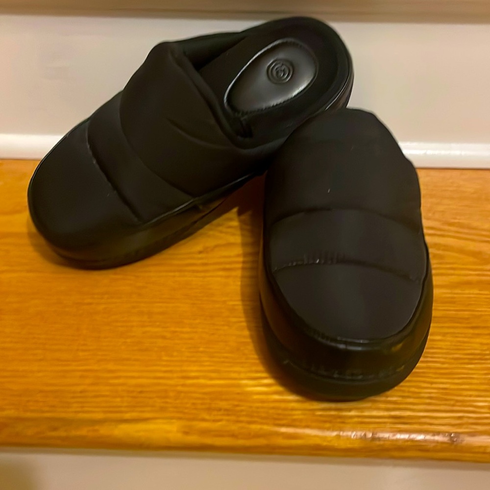 Urban outfitters slides